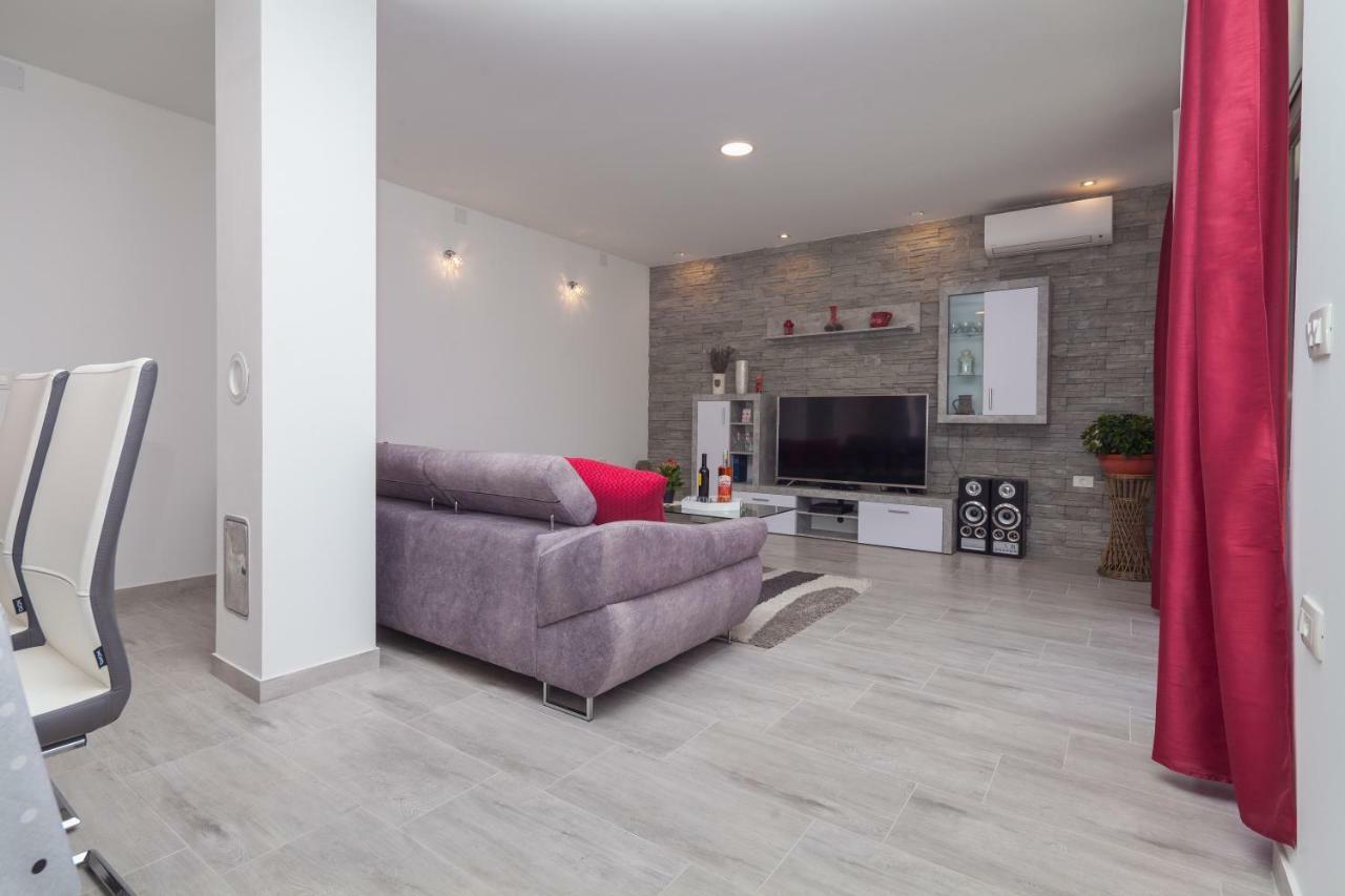 Ferienwohnung New Brend App Matija Pinezici  Exterior foto